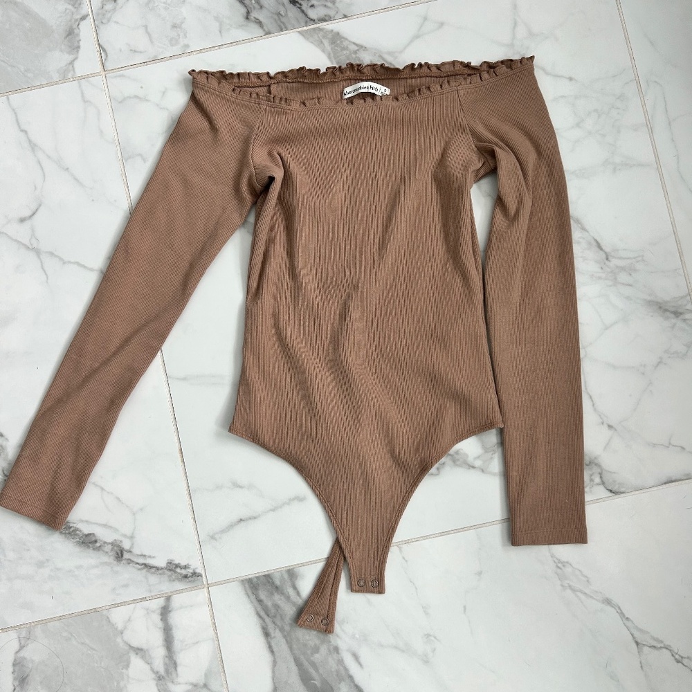 Abercrombie & fitch off the shoulder bodysuit